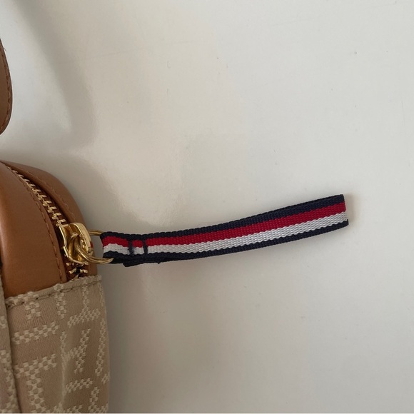 Tommy Hilfiger Logo Signature Convertible Belt Bag Tan Mini Crossbody - Picture 10 of 15